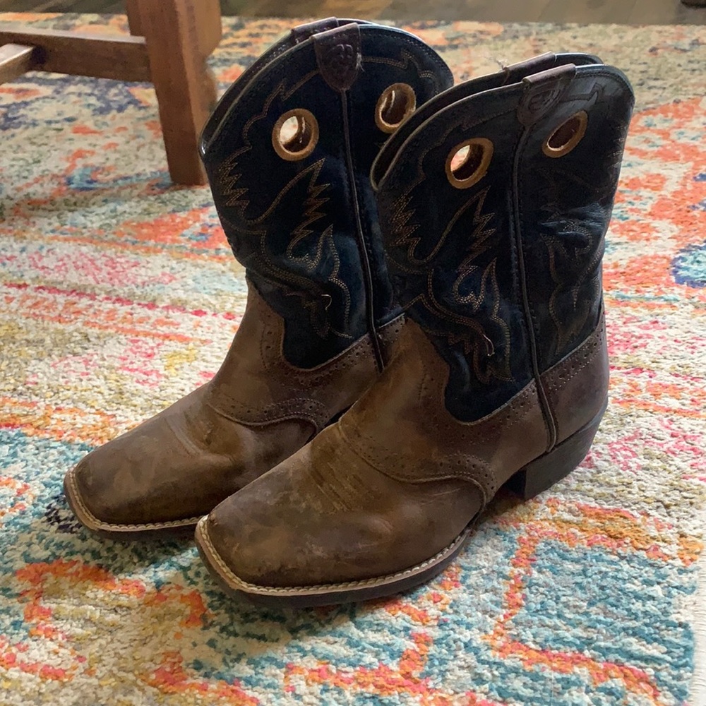 Big Boys size 4 brown leather Ariat boots
